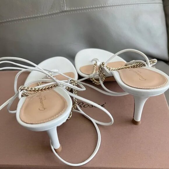 Gianvito Rossi Chain-Trimmed Ankle-Strap Leather Thong Sandals - Picture 7 of 8